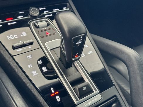 Certified 2023 Porsche Cayenne Platinum Edition w/ Towing Package w/o Tow Ball AWD/4WD image 22