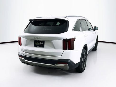 Used 2024 Kia Sorento S image 9