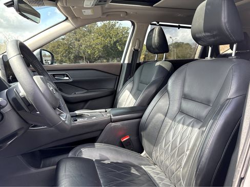 Used 2022 Nissan Rogue Platinum w/ Head-Up Display Package image 17