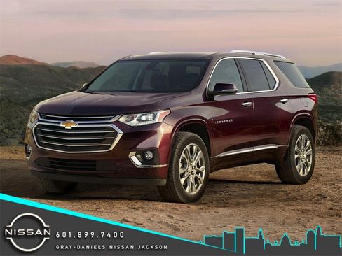Used 2018 Chevrolet Traverse LT image 1