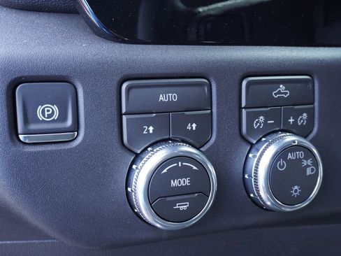 New 2026 GMC Sierra 1500 SLE w/ Preferred Package AWD/4WD image 18