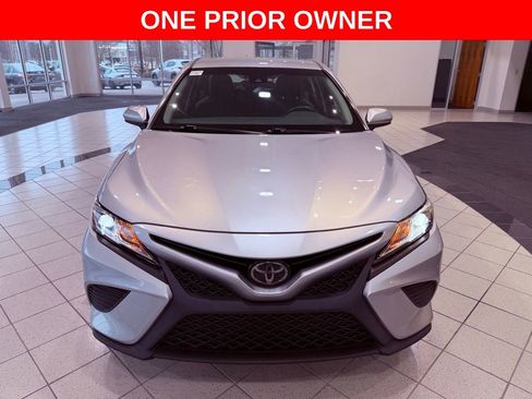 Used 2018 Toyota Camry SE image 2