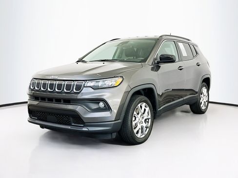 Used 2022 Jeep Compass Latitude image 3