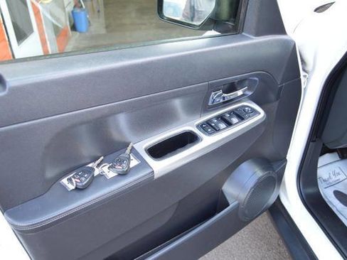 Used 2009 Jeep Liberty Limited w/ Premium Group AWD/4WD image 52