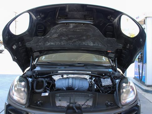 Used 2019 Porsche Macan AWD/4WD image 41