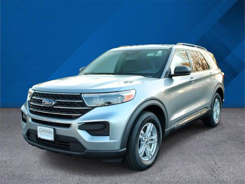 Used 2020 Ford Explorer XLT w/ Comfort Package image 6