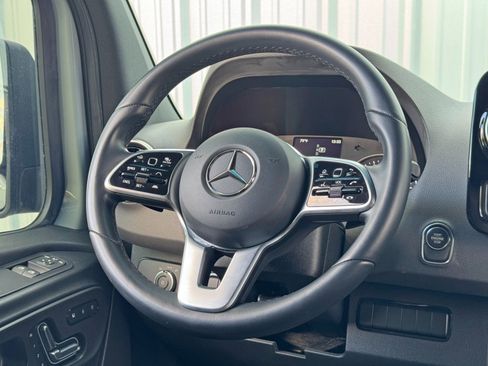 Used 2022 Mercedes-Benz Sprinter 1500 image 19