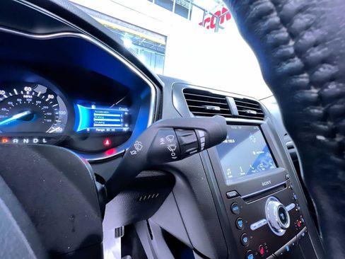 Used 2018 Ford Fusion Titanium FWD image 19