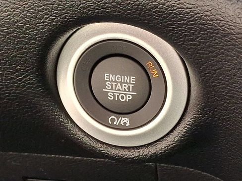 New 2027 Chrysler Pacifica Select FWD image 15