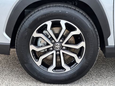 Used 2024 Toyota Corolla Cross SE image 25