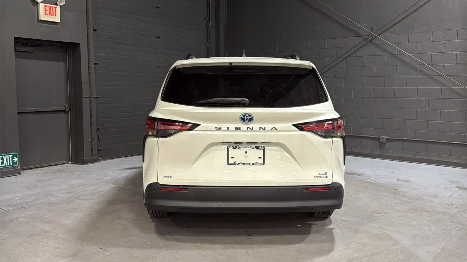 Used 2021 Toyota Sienna XLE w/ XLE Plus Package AWD/4WD image 5