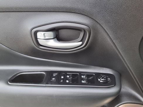 Used 2023 Jeep Renegade Latitude image 17