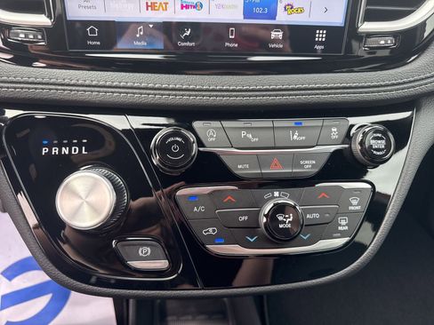 New 2026 Chrysler Pacifica Select image 15