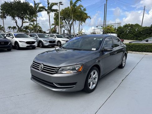 Used 2014 Volkswagen Passat 1.8T SE FWD image 9