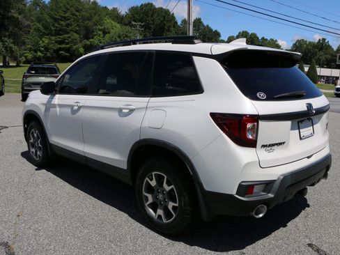 Used 2023 Honda Passport TrailSport image 3
