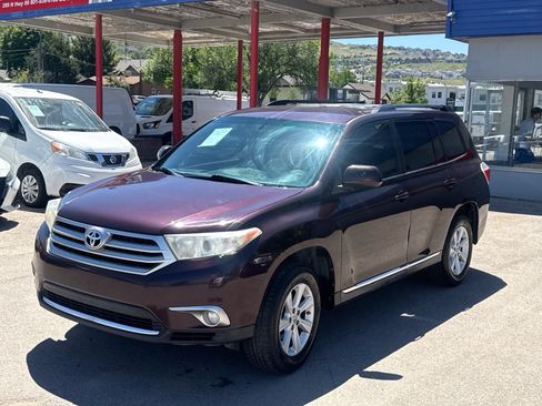 Used 2013 Toyota Highlander Plus AWD/4WD image 8