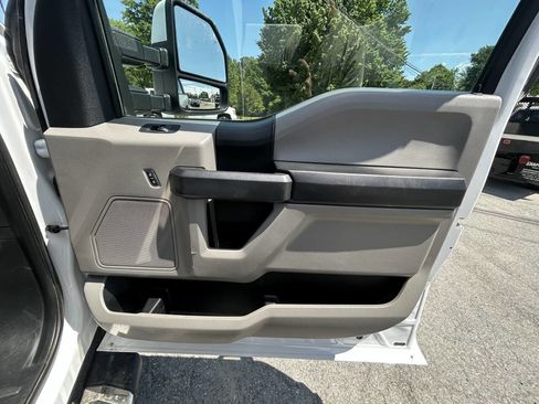 Used 2018 Ford F550 4x4 Crew Cab Super Duty w/ Power Equipment Group image 20