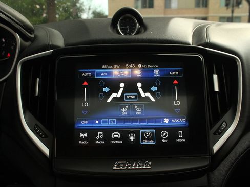 Used 2019 Maserati Ghibli S Q4 AWD/4WD image 33