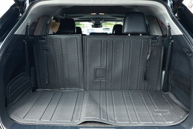 Used 2020 Toyota Highlander XLE AWD/4WD image 10