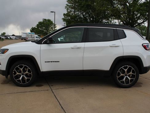 Used 2025 Jeep Compass Limited AWD/4WD image 16