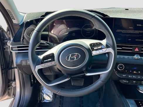 Used 2023 Hyundai Elantra Limited FWD image 11