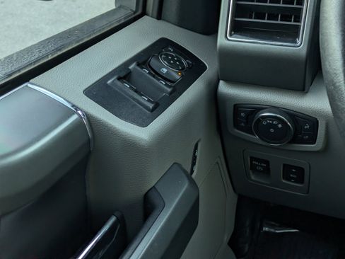 Used 2018 Ford F150 XLT w/ Equipment Group 302A Luxury image 23