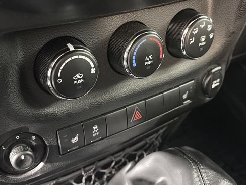 Used 2018 Jeep Wrangler Unlimited Sport S image 21