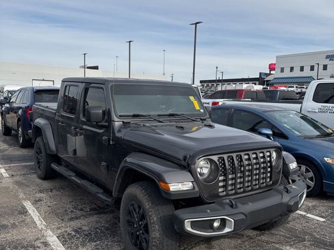 Used 2022 Jeep Gladiator Sport image 2