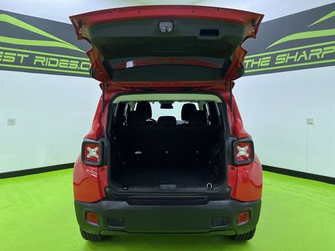 Used 2023 Jeep Renegade Altitude AWD/4WD image 9