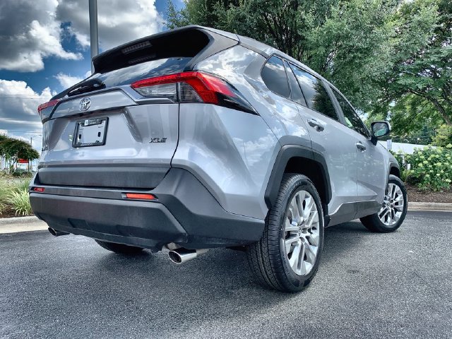 Used 2021 Toyota RAV4 XLE Premium FWD image 8