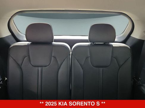 Used 2025 Kia Sorento S FWD image 35