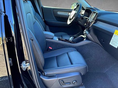 New 2026 Volvo XC40 B5 Plus w/ Protection Package Premier AWD/4WD image 10