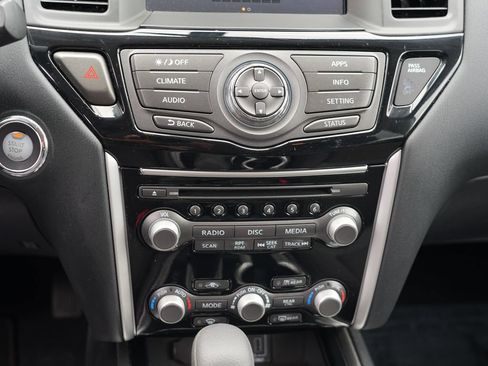 Used 2020 Nissan Pathfinder S AWD/4WD image 24