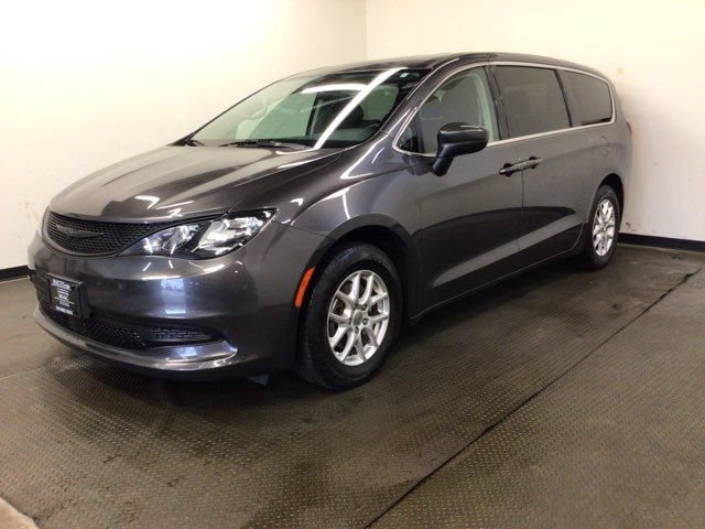 Used 2022 Chrysler Voyager LX FWD image 3