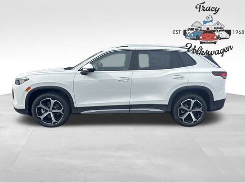 New 2025 Volkswagen Tiguan SE image 4
