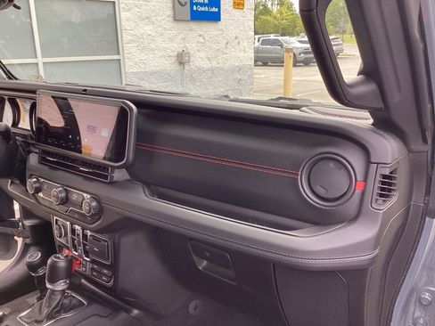 Used 2024 Jeep Wrangler Unlimited Rubicon image 16