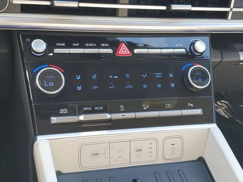 Used 2024 Hyundai Santa Fe Limited image 19