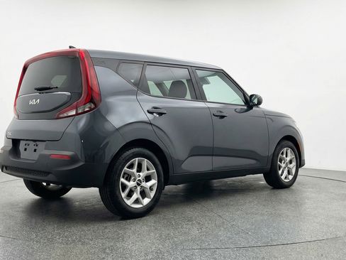 Used 2025 Kia Soul LX w/ LX Technology Package FWD image 9