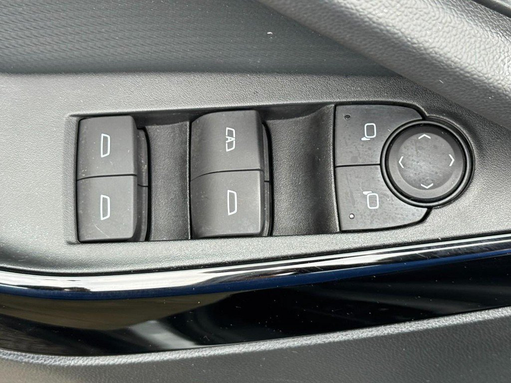 Used 2025 Chevrolet Equinox LT w/ Convenience Package II FWD image 19