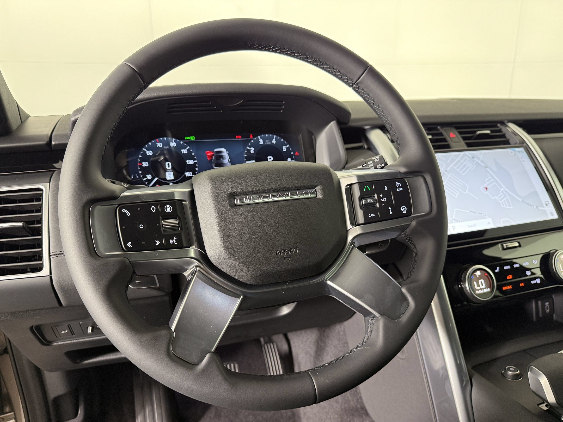 New 2026 Land Rover Discovery S AWD/4WD image 27