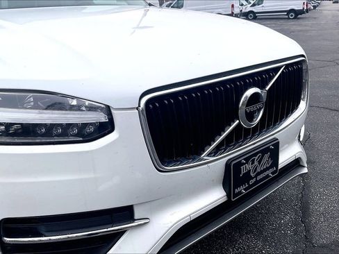 Used 2017 Volvo XC90 T6 Momentum w/ Vision Package image 5