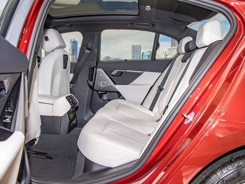 Used 2026 BMW 550e xDrive image 22