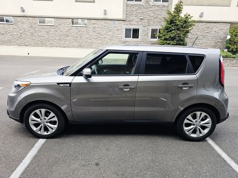 Used 2014 Kia Soul + image 2