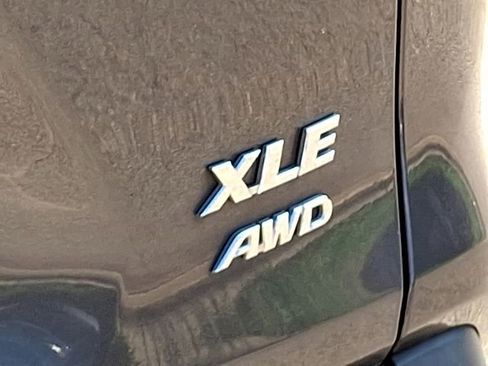 Used 2021 Toyota RAV4 XLE image 37