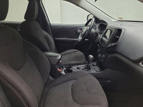 Used 2019 Jeep Cherokee Latitude w/ Cold Weather Group AWD/4WD image 21