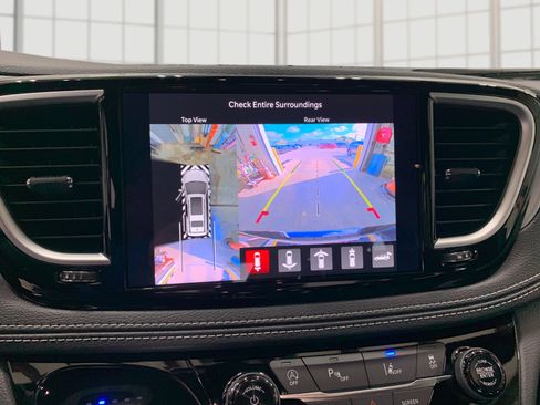 New 2026 Chrysler Pacifica Limited image 26