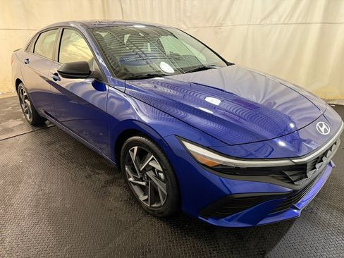 Certified 2025 Hyundai Elantra Sport image 14