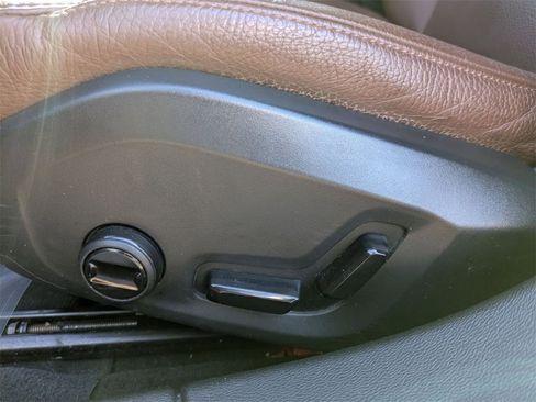 Used 2022 Volvo V60 T5 Cross Country w/ Climate Package image 13