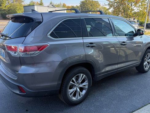 Used 2015 Toyota Highlander LE image 9