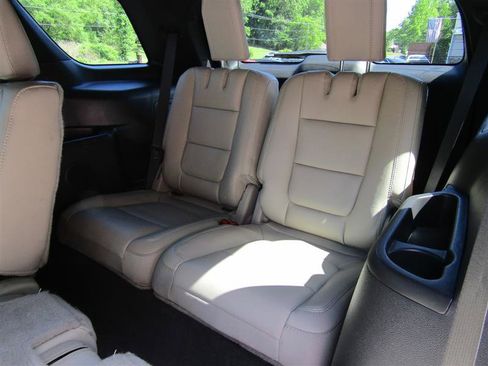 Used 2015 Ford Explorer XLT w/ Equipment Group 202A image 32